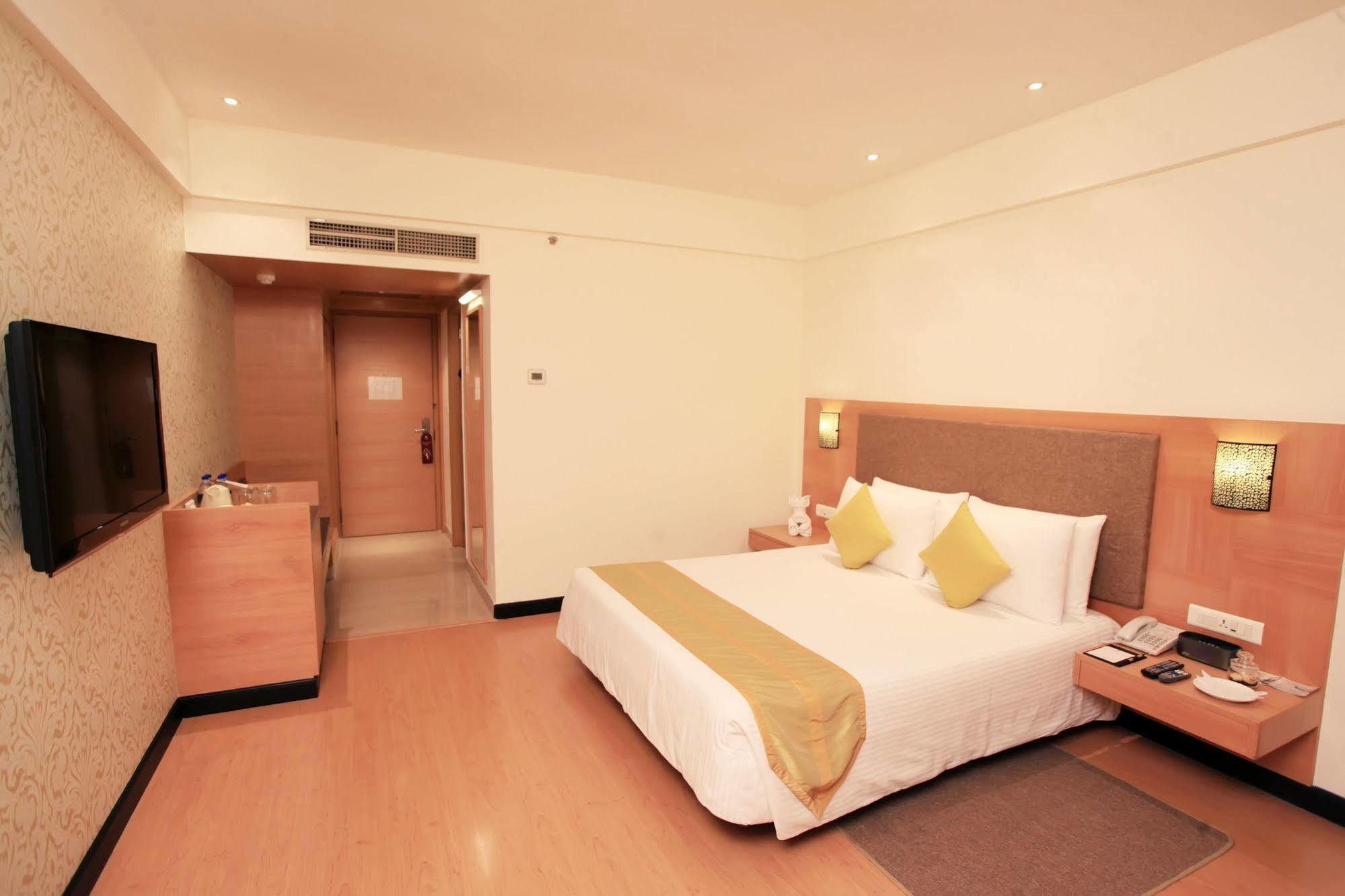 Greenpark Chennai Exteriör bild A room at the hotel